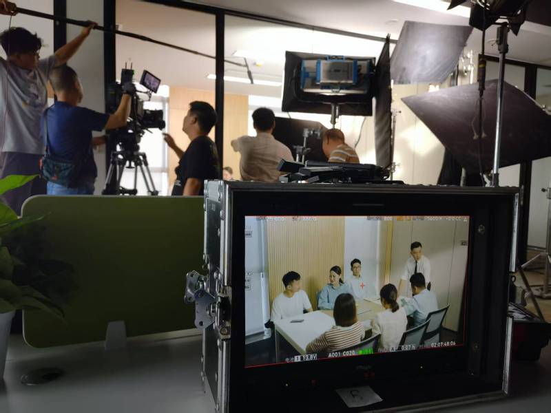 黄南TVC拍摄公司：科技产品视觉化大师，诠释未来感与功能美学
